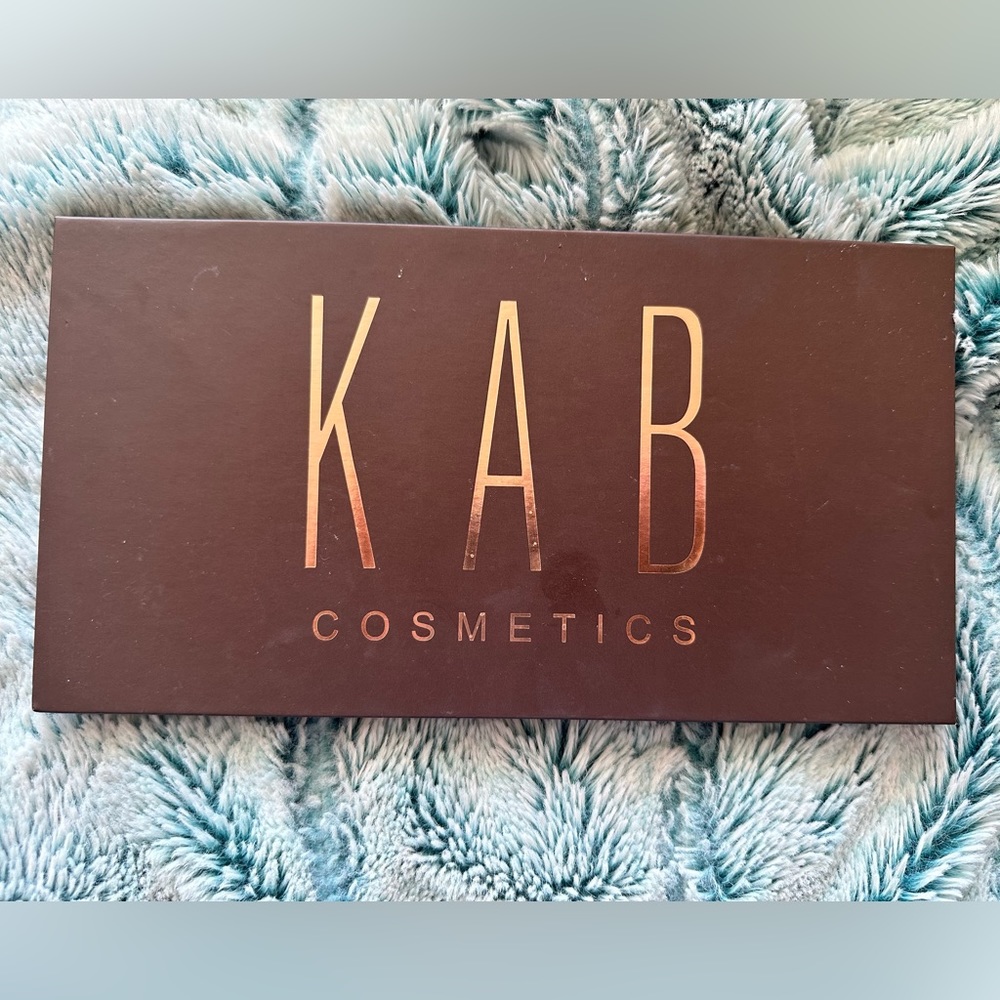 KAB CosmeticsVolume I Contour. Brand New